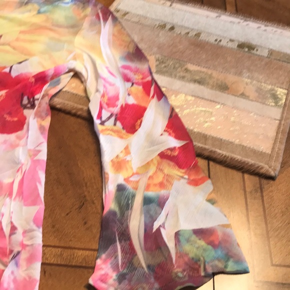 Brilliant color blouse. - Picture 3 of 5